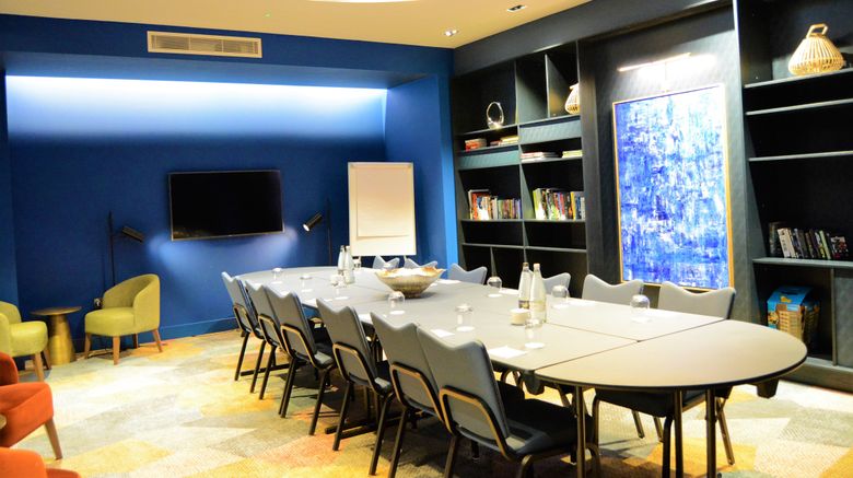 <b>Staybridge Suites Bath Road Meeting</b>. Images powered by <a href="https://www.leonardoworldwide.com/" title="Leonardo Worldwide" target="_blank">Leonardo</a>.