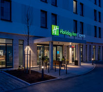 Holiday Inn Express Munich North Exterior