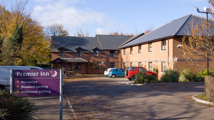 Premier Inn Gravesend Central Exterior