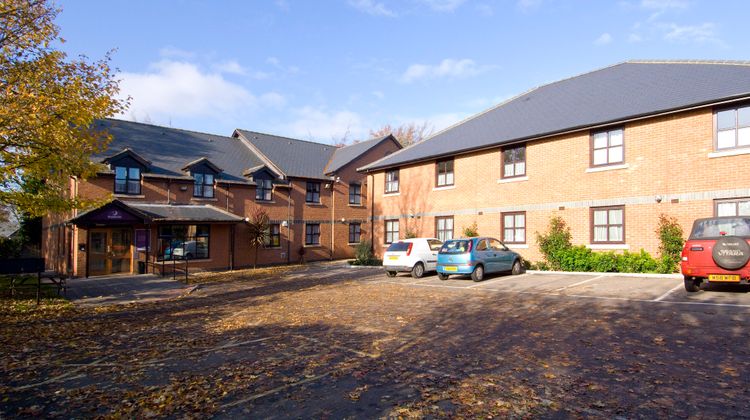 Premier Inn Gravesend Central Exterior