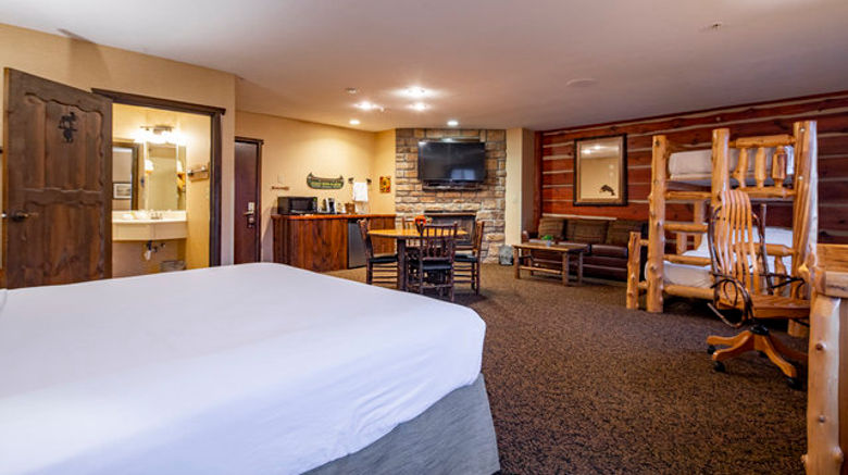 <b>Stoney Creek Hotel & Conference Center Suite</b>. Images powered by <a href="https://www.leonardoworldwide.com/" title="Leonardo Worldwide" target="_blank">Leonardo</a>.