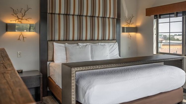Stoney Creek Hotel & Conference Center Suite
