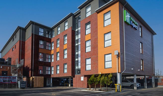 Holiday Inn Express Fleet Exterior