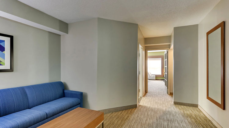 Holiday Inn Express Hotel & Suites Suite