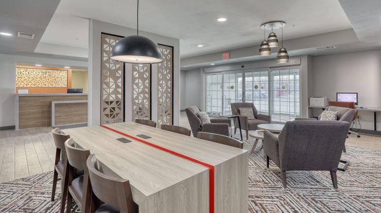 Candlewood Suites Milwaukee Airport Lobby