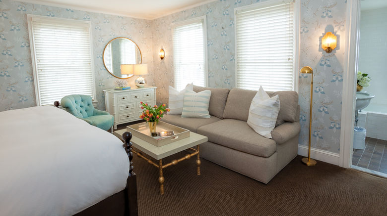 <b>The Virginia Hotel Suite</b>. Images powered by <a href="https://www.leonardoworldwide.com/" title="Leonardo Worldwide" target="_blank">Leonardo</a>.