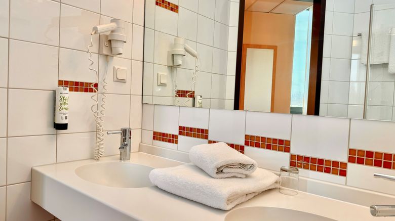 <b>Ringhotel Rhein-Ruhr Room</b>. Images powered by <a href="https://www.leonardoworldwide.com/" title="Leonardo Worldwide" target="_blank">Leonardo</a>.