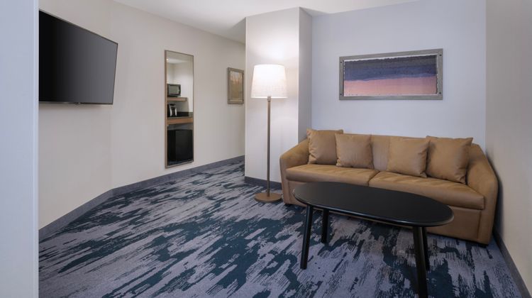 Fairfield Inn & Suites Denton Suite
