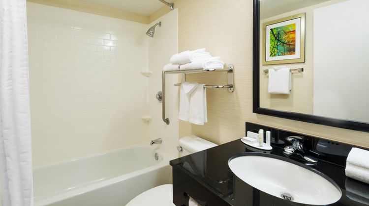 Fairfield Inn & Suites Downtown Room