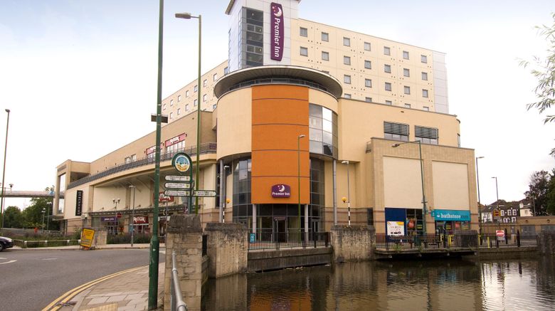 <b>Premier Inn Hemel Hempstead Central Exterior</b>. Images powered by <a href="https://www.leonardoworldwide.com/" title="Leonardo Worldwide" target="_blank">Leonardo</a>.