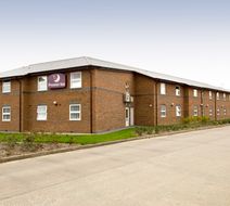 Premier Inn Hinckley Exterior