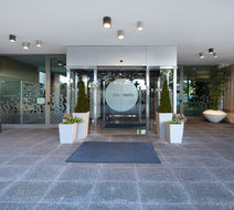 Holiday Inn Express Lisbon Airport Exterior