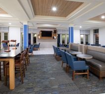 Holiday Inn Express Hotel & Suites Lobby