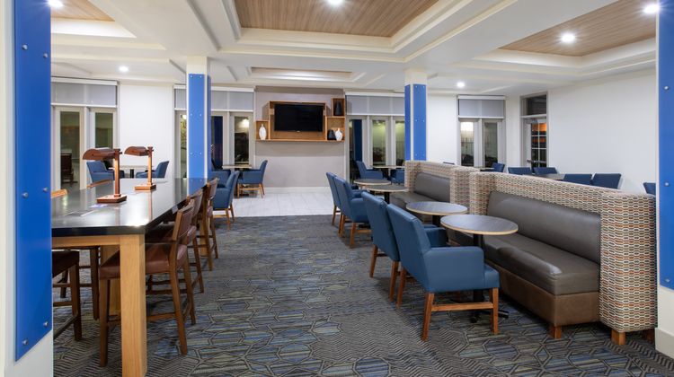 Holiday Inn Express Hotel & Suites Lobby