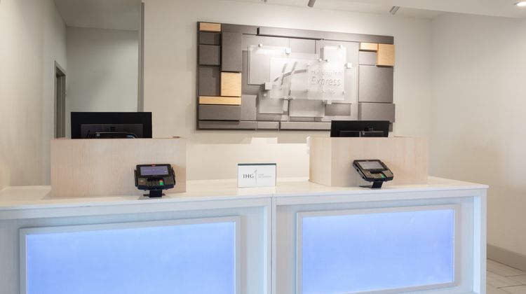 Holiday Inn Express Hotel & Suites Lobby