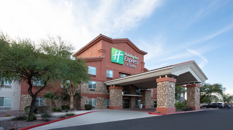 Holiday Inn Express Hotel & Suites Exterior