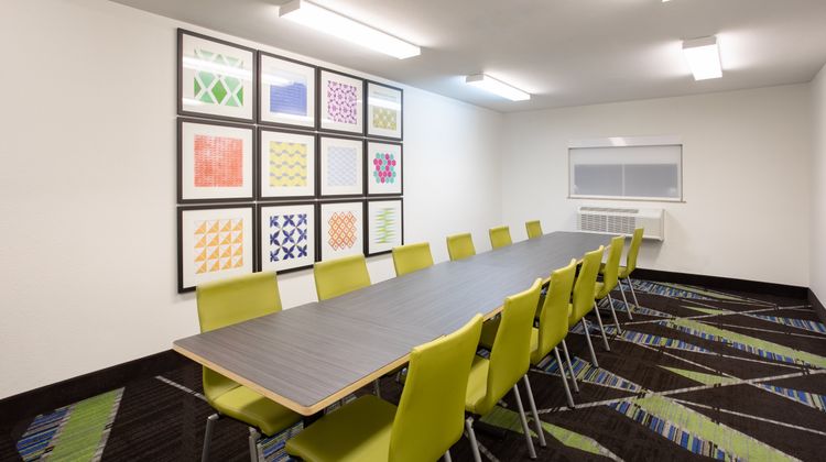 Holiday Inn Express Hotel & Suites Meeting