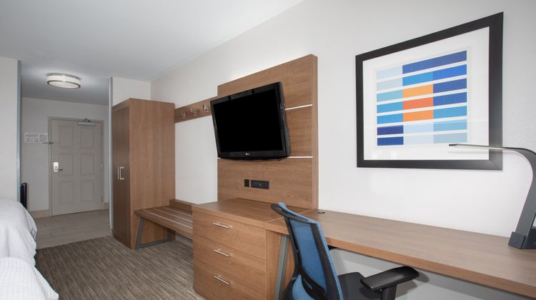 Holiday Inn Express Hotel & Suites Room