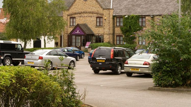 Premier Inn Hull West Exterior