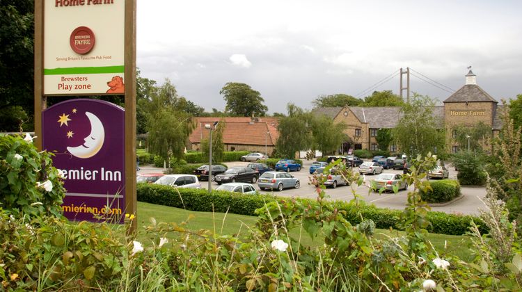Premier Inn Hull West Exterior