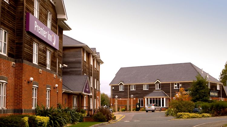Premier Inn Isle Of Wight (Newport) Exterior