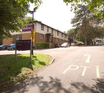 Premier Inn Kings Langley Exterior