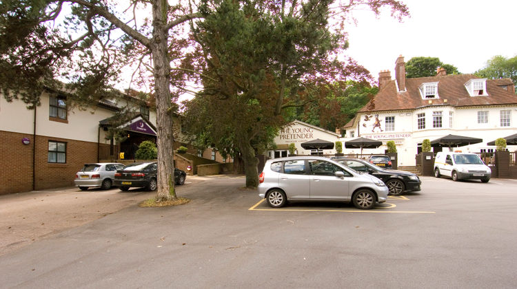 Premier Inn Kings Langley Exterior