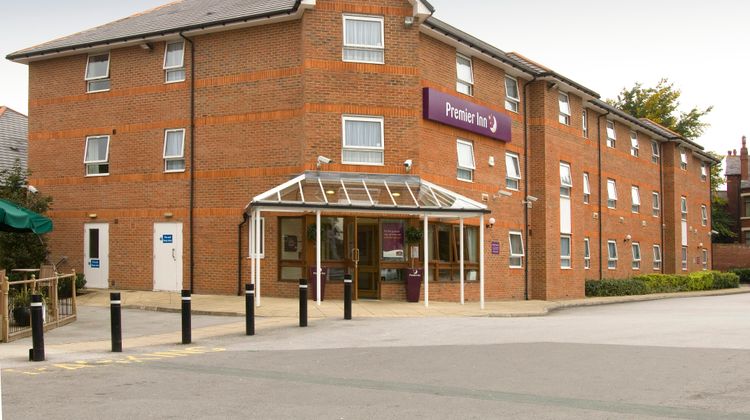 Premier Inn Leeds East Exterior