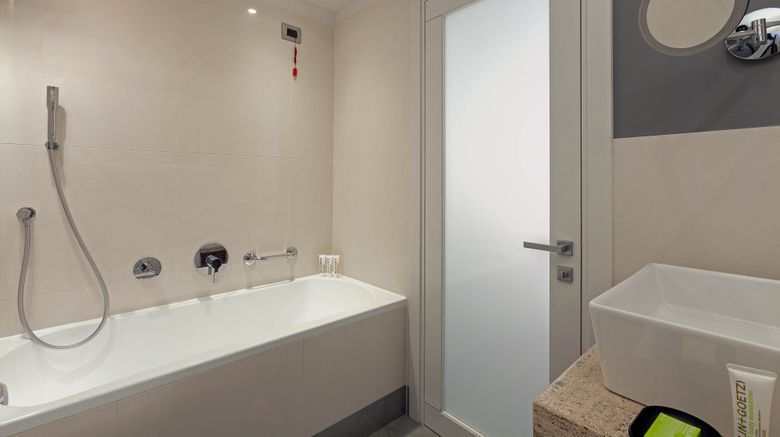 <b>Le Meridien Visconti Rome Room</b>. Images powered by <a href="https://www.leonardoworldwide.com/" title="Leonardo Worldwide" target="_blank">Leonardo</a>.