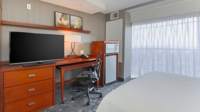 <b>Courtyard San Diego Arpt/Liberty Station Room</b>. Images powered by <a href="https://www.leonardoworldwide.com/" title="Leonardo Worldwide" target="_blank">Leonardo</a>.