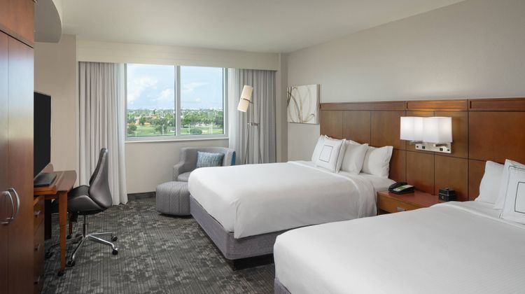 Courtyard by Marriott Miami Airport Room