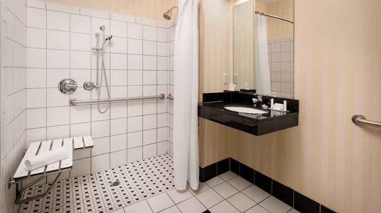 Fairfield Inn & Suites Tulare Room