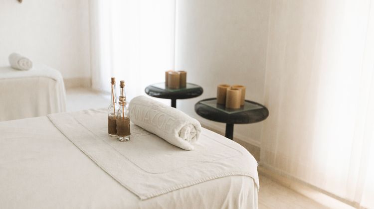 The Romanos, a Luxury Collection Resort Spa