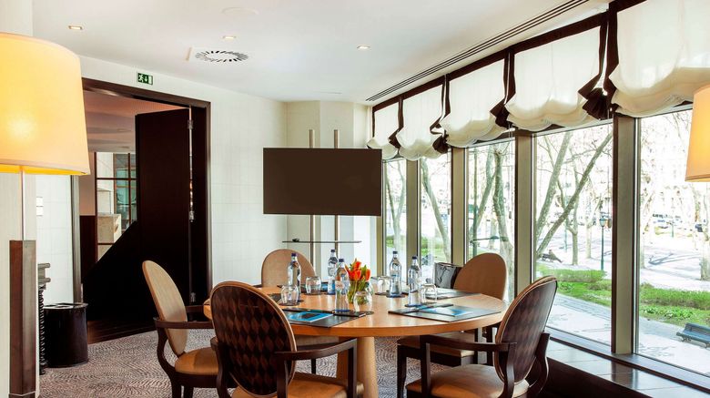 <b>Sofitel Lisbon Liberdade Meeting</b>. Images powered by <a href=https://www.travelagewest.com/Hotels/Lisbon/