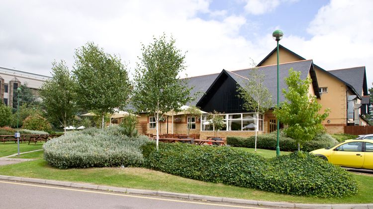Premier Inn Luton Airport Exterior