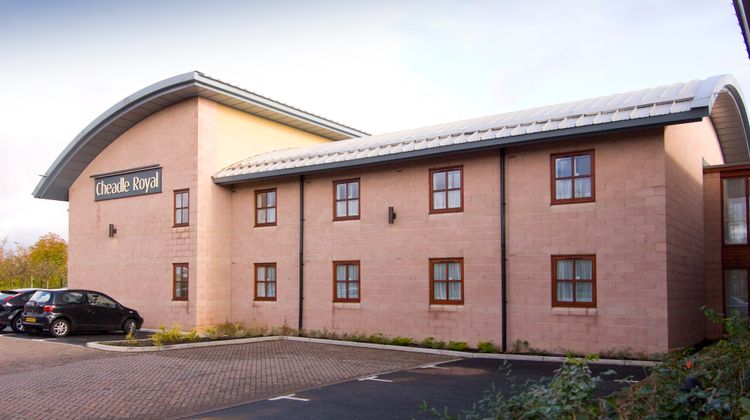 Premier Inn Manchester (Cheadle) Exterior