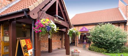 Premier Inn Manchester (Denton) Exterior