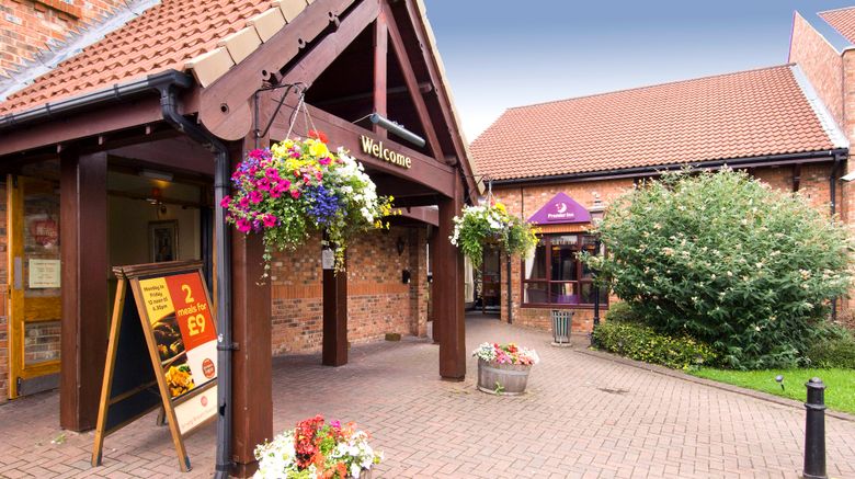 <b>Premier Inn Manchester (Denton) Exterior</b>. Images powered by <a href="https://www.leonardoworldwide.com/" title="Leonardo Worldwide" target="_blank">Leonardo</a>.