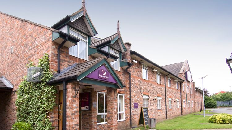 Premier Inn Manchester (Sale) Exterior