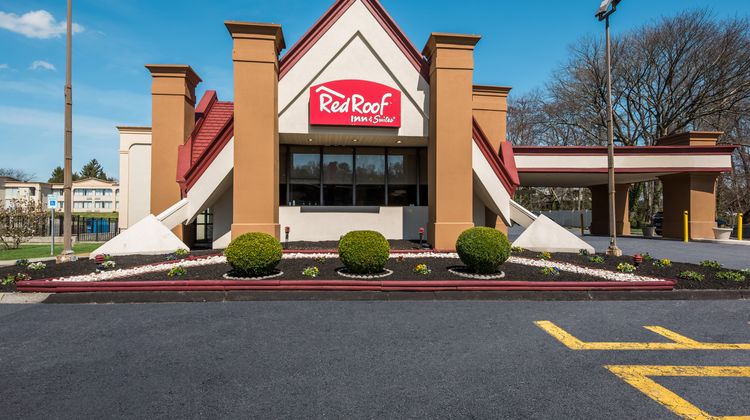 Red Roof Inn & Suites Newark-University Exterior