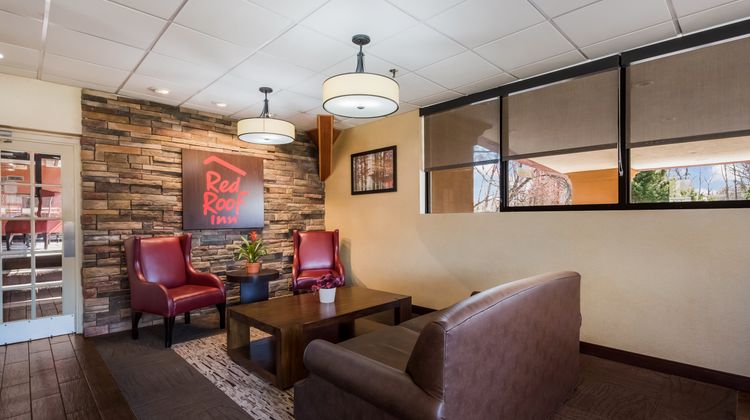 Red Roof Inn & Suites Newark-University Lobby
