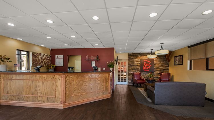 Red Roof Inn & Suites Newark-University Lobby