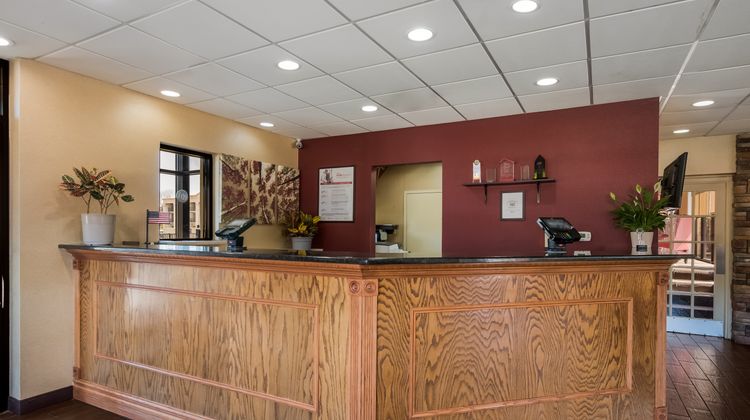 Red Roof Inn & Suites Newark-University Lobby