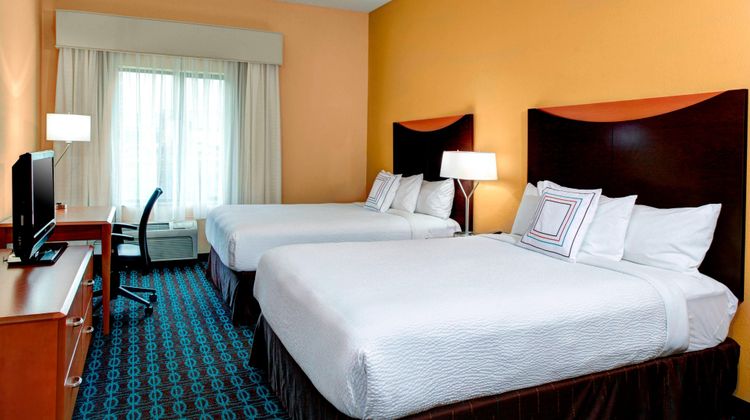 Fairfield Inn & Suites Anniston Oxford Room