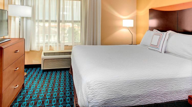 Fairfield Inn & Suites Anniston Oxford Room