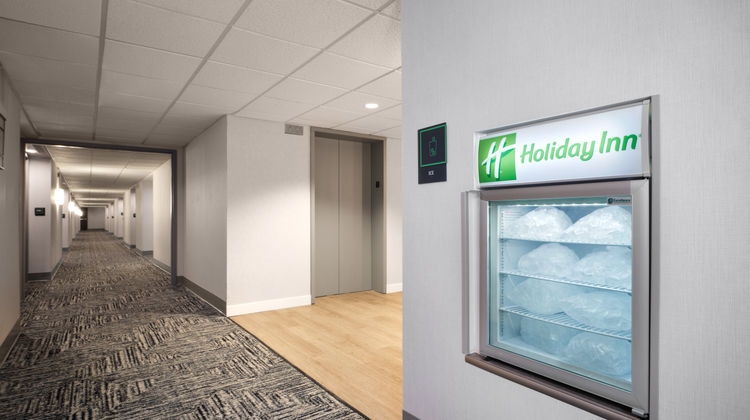 Holiday Inn Chicago O'Hare Airport Lobby