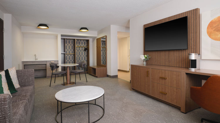 Holiday Inn Chicago O'Hare Airport Suite