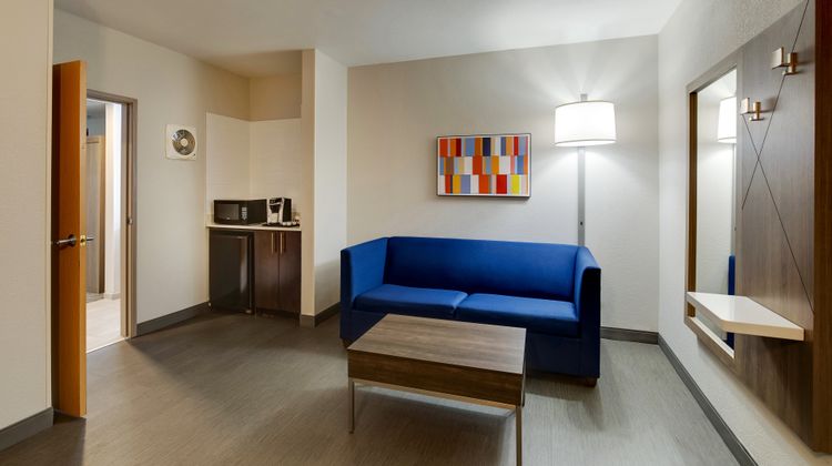 Holiday Inn Express & Suites Room