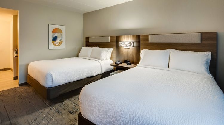 Holiday Inn Express & Suites Room