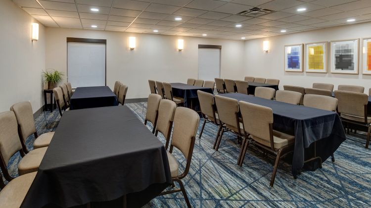 Holiday Inn Express & Suites Meeting